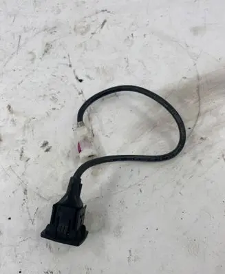 Mercedes-Benz C W204 USB socket connector A1728200515