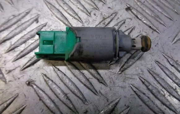 Renault Megane II Clutch pedal sensor 8200168240B