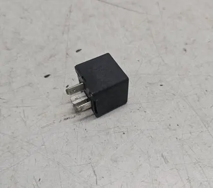 Mitsubishi Pajero Other relay MR301971