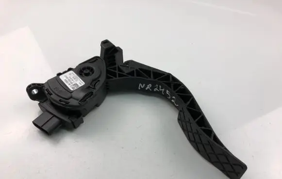 Audi A6 S6 C7 4G Accelerator throttle pedal bracket 8K1723523A