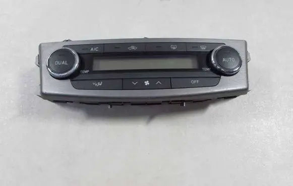 Toyota Avensis T270 Climate control unit 55900-05470 48284
