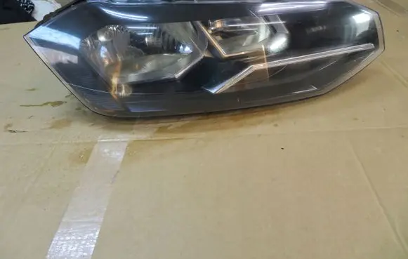 Volkswagen Polo VI Headlight/headlamp