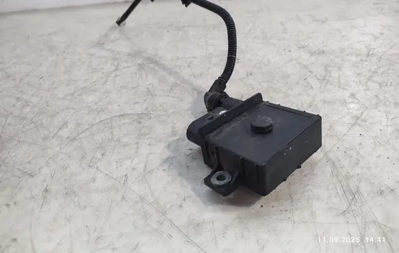 BMW 5 F10 F11 Glow plug pre-heat relay E2110022368