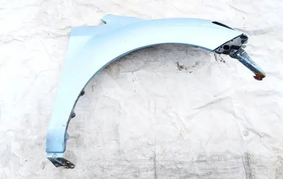 Mazda CX-7 Fender Zydra