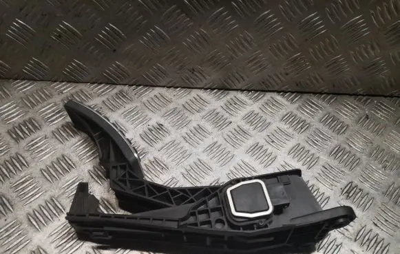 Mercedes-Benz ML W164 Accelerator throttle pedal 1643000104 A1643000104