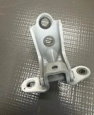KIA Sportage Front door lower hinge 