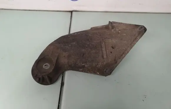 BMW X5 E53 Engine mounting bracket 6761565 22116761565
