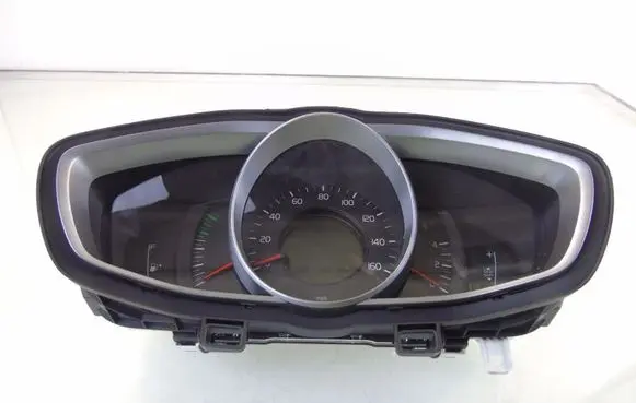 Volvo V40 Speedometer (instrument cluster)