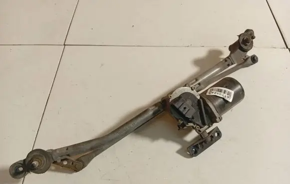 Opel Astra G Front wiper linkage and motor
