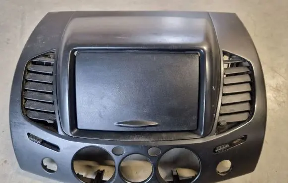 Mitsubishi L200 Dashboard center trim panel 