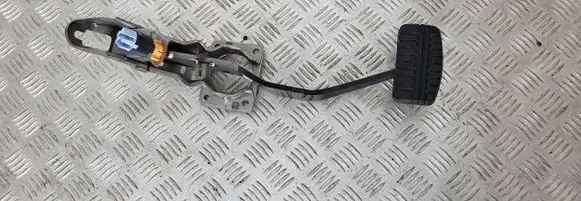 Mitsubishi L200 Brake pedal 