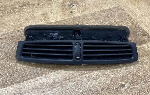 Ford Kuga II Dash center air vent grill 07468000