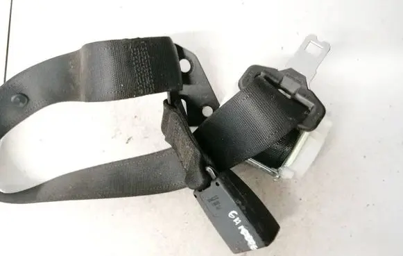 Middle seatbelt (rear)