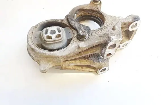 Citroen C4 I Engine mount bracket 96391768