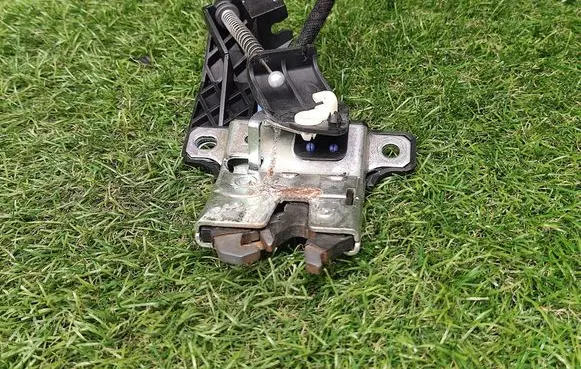 Audi A4 S4 B6 8E 8H Tailgate/trunk/boot lock/catch/latch 8E5827505B