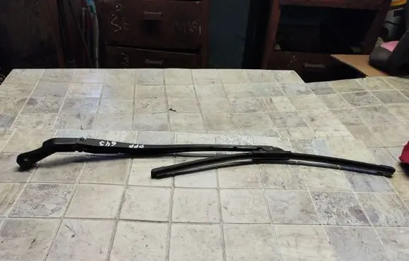 Audi A4 S4 B7 8E 8H Windshield/front glass wiper blade 179784