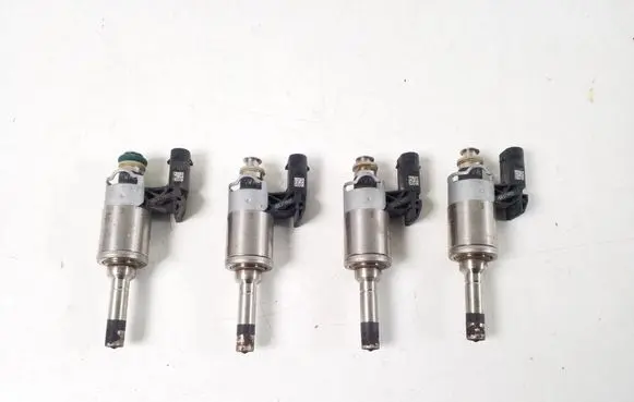 Volkswagen Touran III Fuel injector 04E906036AF