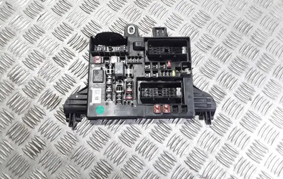 Opel Insignia A Fuse module 1327731804 13022311611 529050199