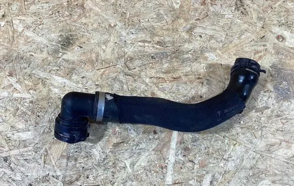 Porsche Macan (95B) Engine coolant pipe/hose 95B122101J