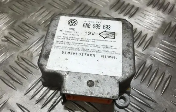 Volkswagen Golf IV Airbag control unit/module 5wk4137 6n0909603