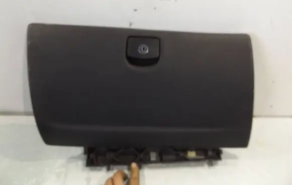 Peugeot 407 Glove box