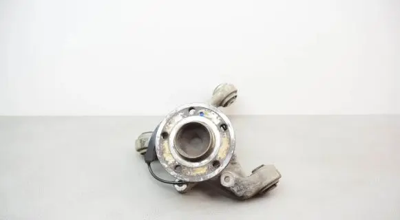 Mercedes-Benz B W246 W242 Rear wheel hub A2460406 A2465400417