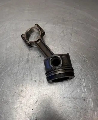 Renault Megane II Piston 7657