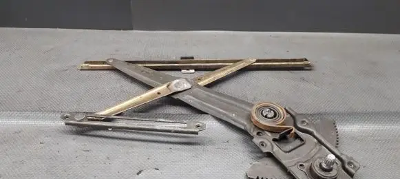 Suzuki Swift Cultus Front window lifting mechanism without motor