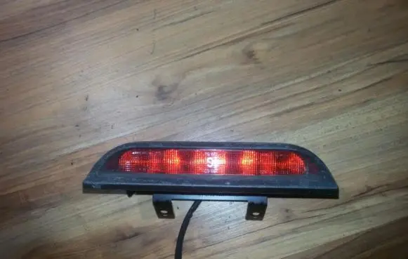 Mitsubishi Carisma Third/center stoplight 09961004 mb952887