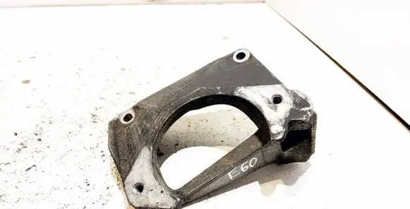 BMW 5 E60 E61 Engine mounting bracket 6761117 22116761117