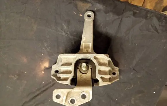 Hyundai Ioniq Engine mount bracket 21810G2000 126242 7K140014