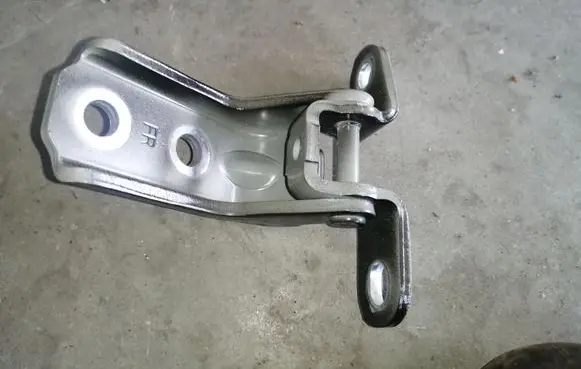 Hyundai Santa Fe Front door upper hinge
