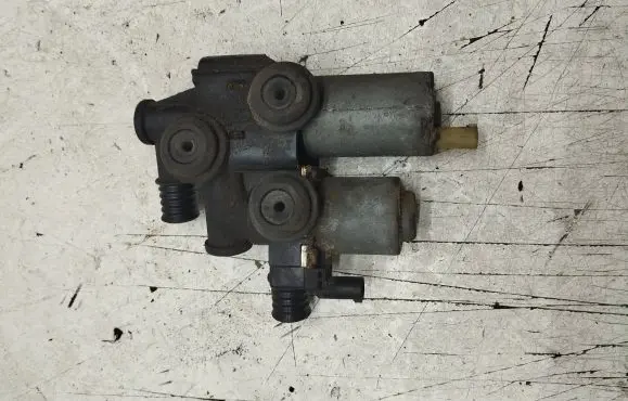 BMW 3 E46 Coolant heater control valve 1147412149