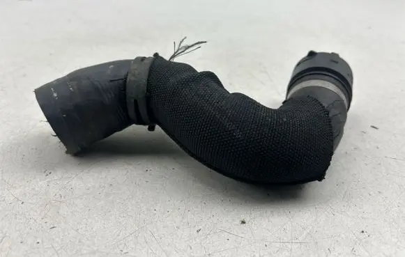 Coolant pipe/hose