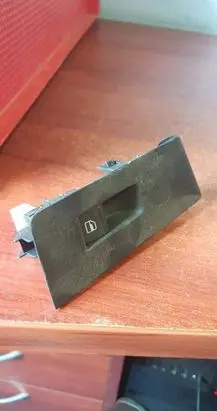 Volkswagen PASSAT B7 Electric window control switch 3AA868750