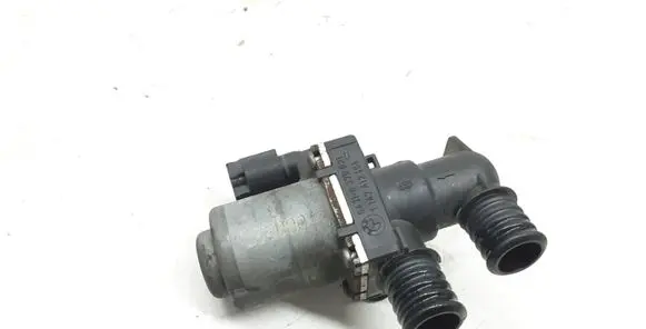 BMW 5 E39 Coolant heater control valve 64118379921