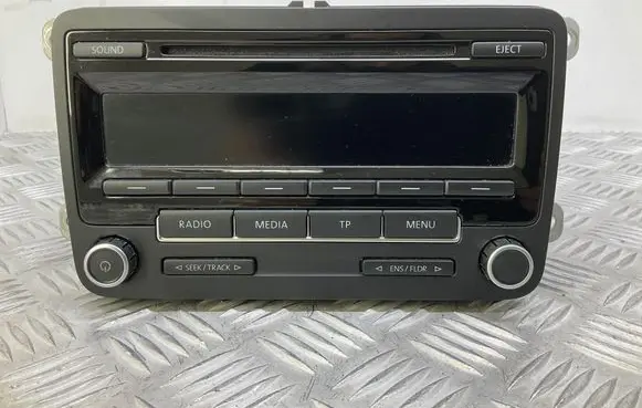 Volkswagen Jetta VI Radio/CD/DVD/GPS head unit 1K0035186AQ