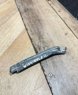 Mercedes-Benz ML W164 Front bumper mounting bracket A1648800414