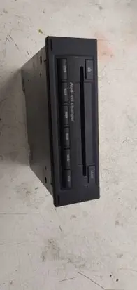 Audi A4 S4 B7 8E 8H CD/DVD changer 8E0035111D