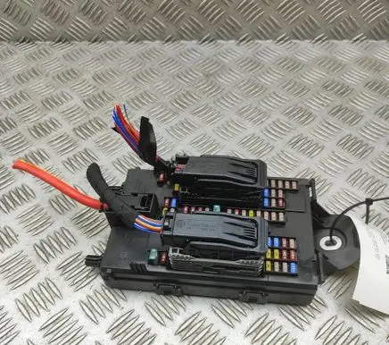 Volvo V60 Fuse module 32142591 31682732