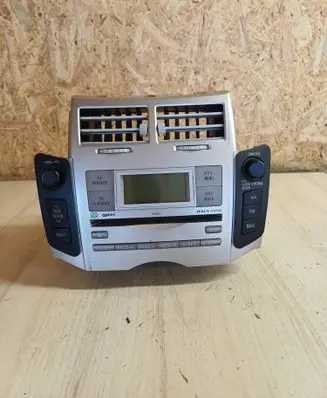 Toyota Yaris Radio/CD/DVD/GPS head unit 861200D210 CQTS0570LC