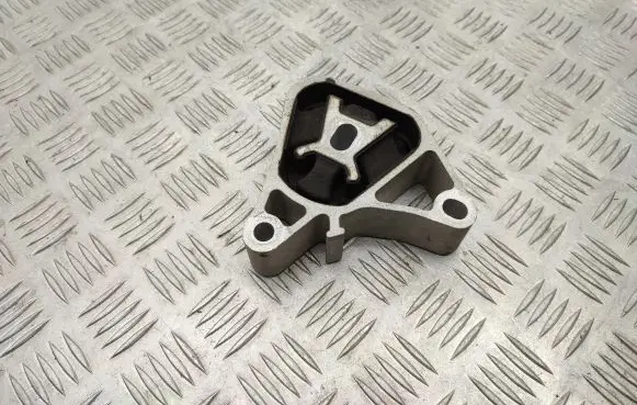 Mercedes-Benz B W246 W242 Engine mount bracket