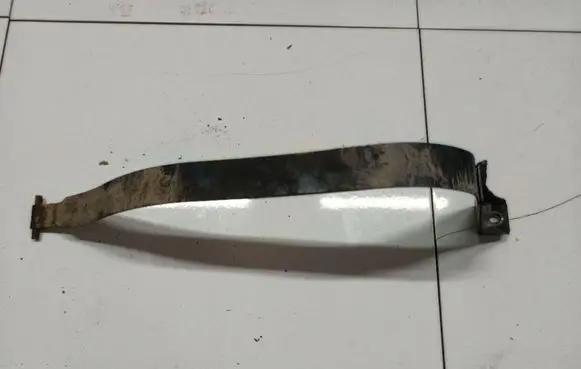 Nissan Pathfinder R51 Fuel tank mounting bracket 