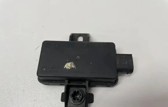 Mercedes-Benz C W205 Tire pressure sensor A0009006907