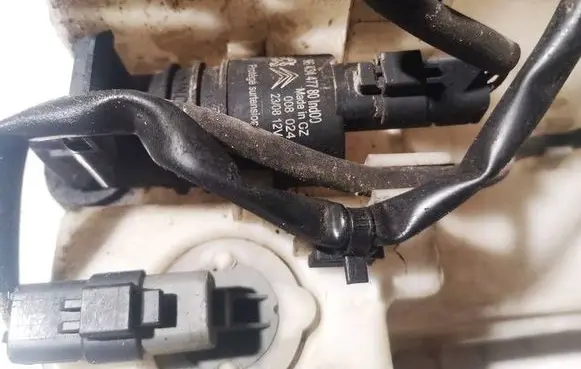 Citroen C5 Windscreen/windshield washer pump 9643447780