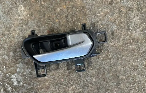 Nissan Juke II F16 Front door interior handle 806705FA6A