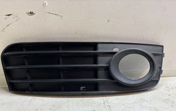 Audi A4 S4 B8 8K Front fog light trim/grill 8K0807682A