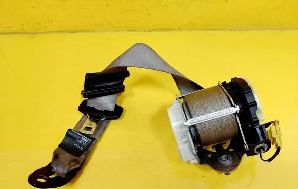 Mercedes-Benz R W251 Rear seatbelt A2518600485