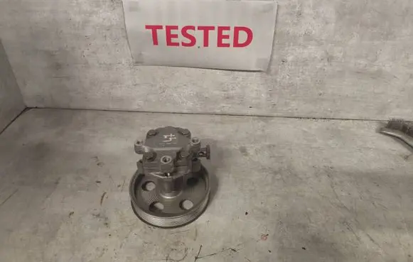 Audi A4 S4 B7 8E 8H Power steering pump 145153