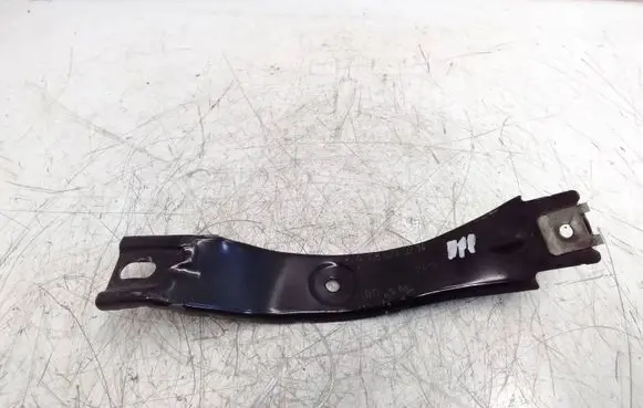 Mercedes-Benz GLA W156 Fender mounting bracket A1566280214